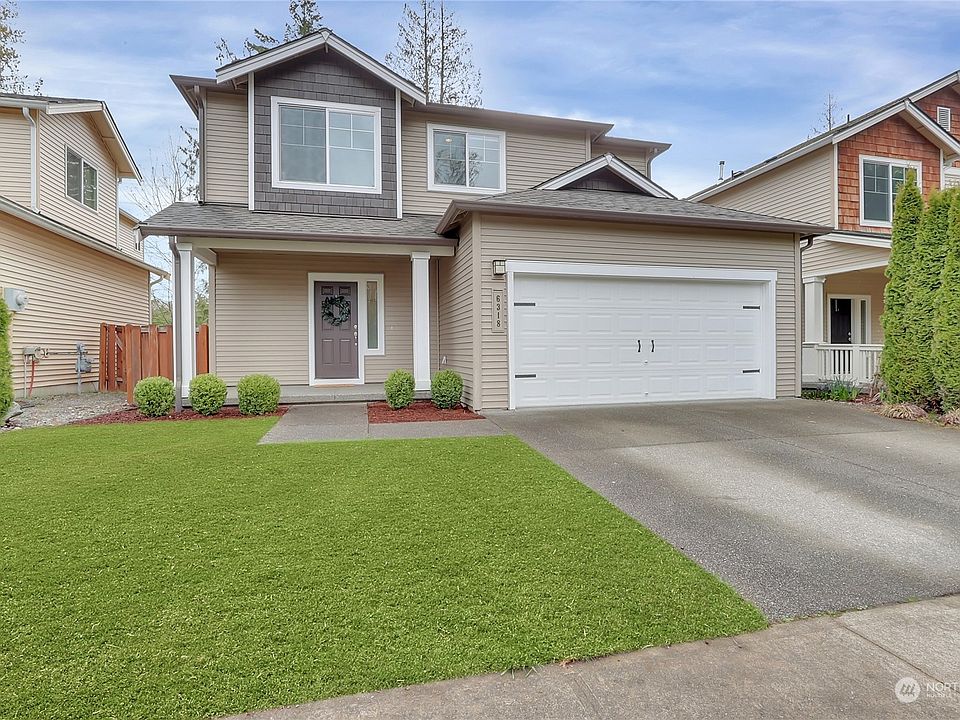 Welcome home to this 3 bedroom, 2.5 bath home with designer updates throughout!>