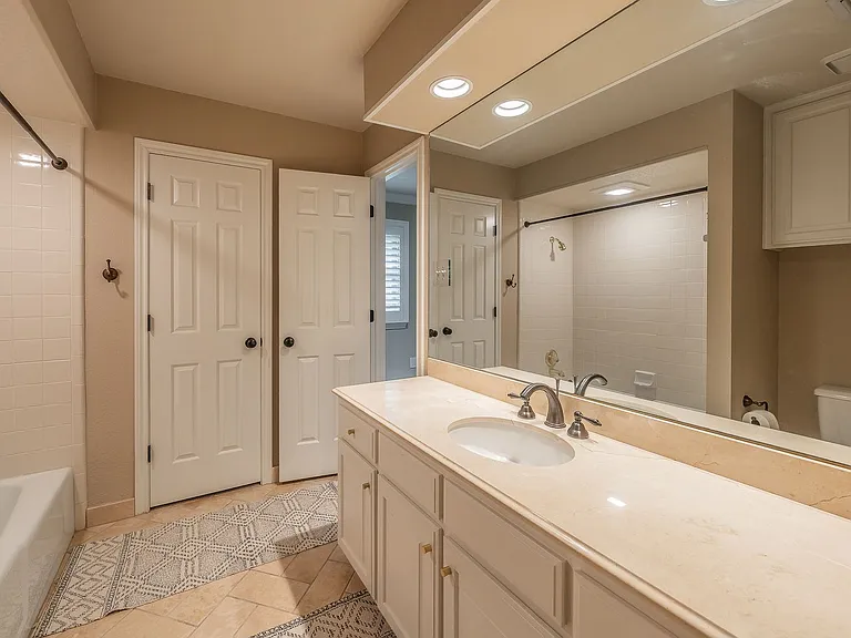 6724 Blue Meadow Dr — Photo 35