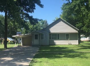 504 Center Ave, Wolbach, NE 68882