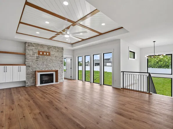 225 NW Woodmoor Dr, Waukee, IA 50263
