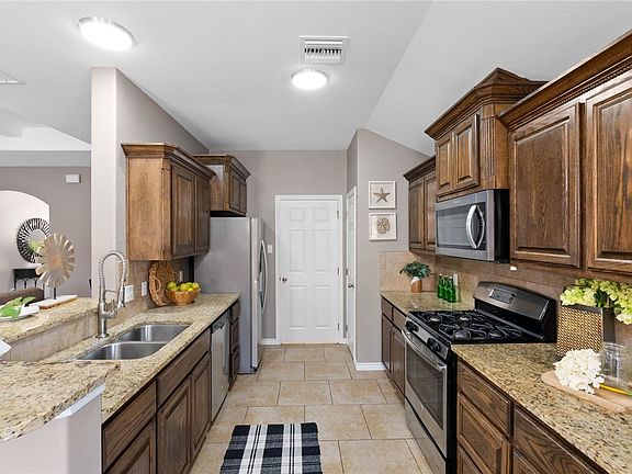 5th image of 1110 Fallow Ln