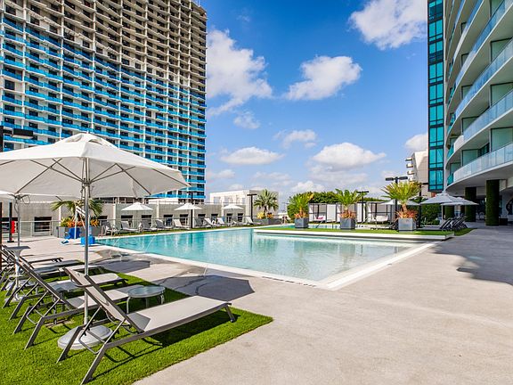 3rd image of 125 NE 32nd St APT 808