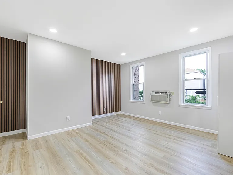 40 Beacon Ave — Photo 23