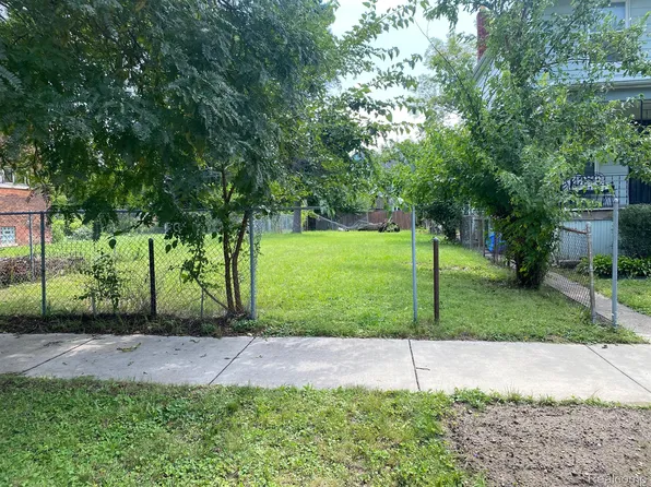 414 Melbourne St, Detroit, MI 48202