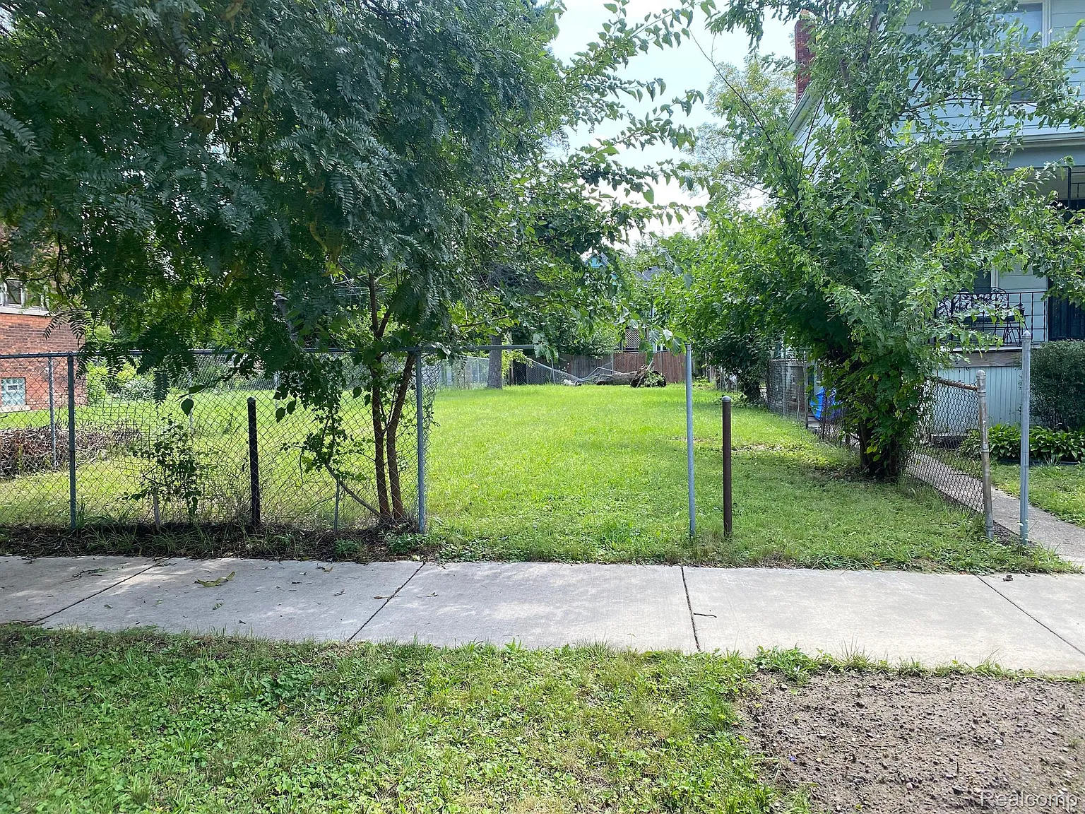 414 Melbourne St photo 1