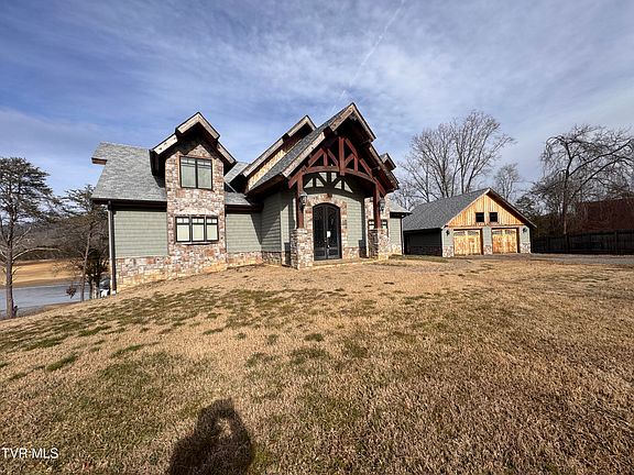 4th image of 211 Petty Ln