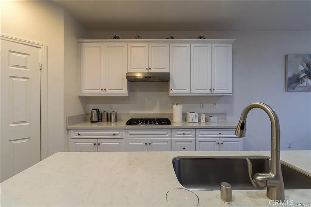 4 bed, 2661 sqft, $4,850 — Photo 3