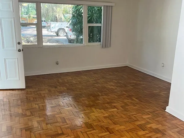 104 SW 26th St, Gainesville, FL 32607