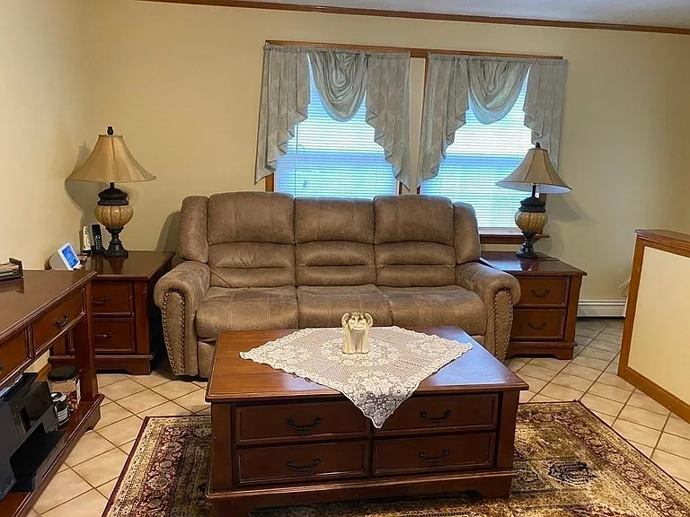12 Park Ln — Photo 6