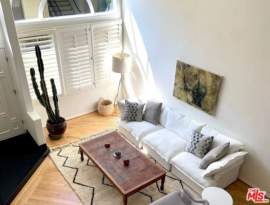 3 bed, 2.5 bath, 2100 sqft, $8,995 — Photo 1
