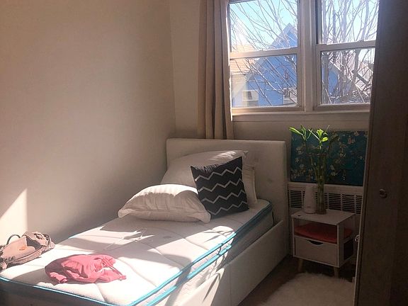 4th image of 31-27 37th St #2C