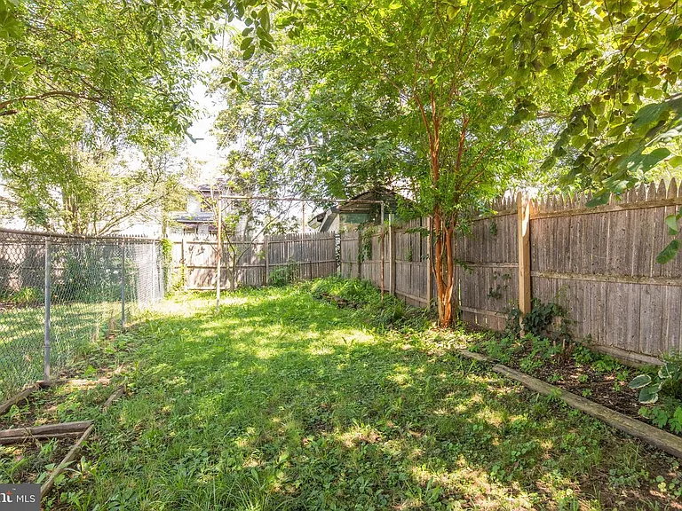 620 E Hector St — Photo 22
