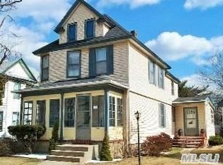 46 Lakewood Blvd, Lynbrook, NY 11563