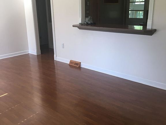 3rd image of 15431 Le Claire Ave