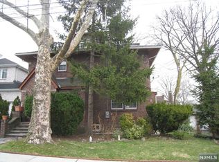 1010 Kingsland Ln, Fort Lee, NJ 07024