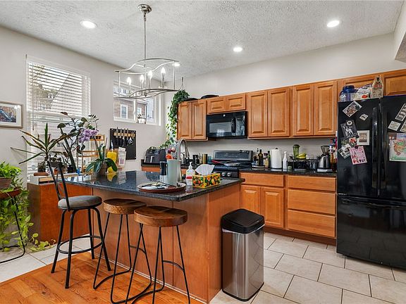 5th image of 5239 Wickliff St