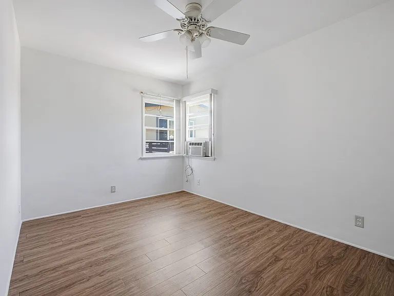 321 W Alameda Ave — Photo 8
