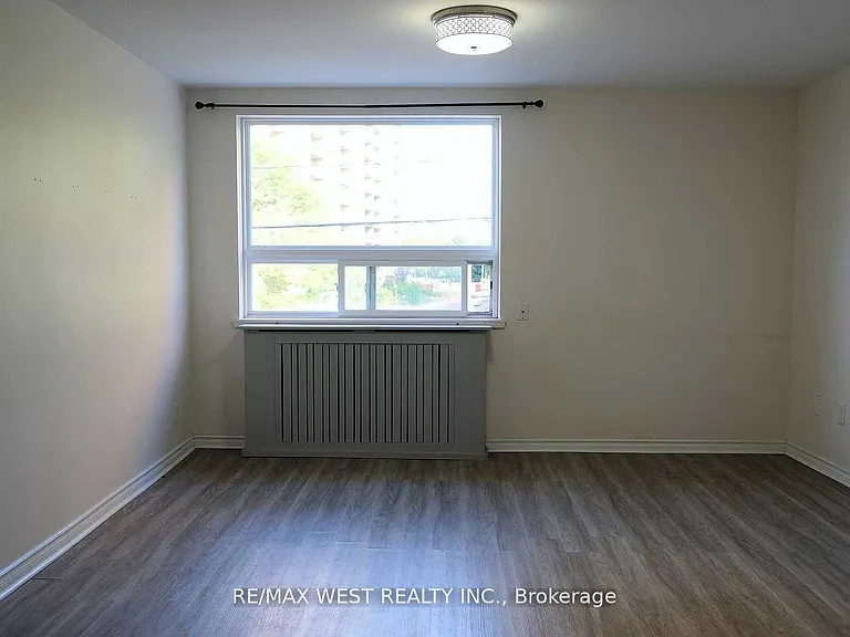 4992 B Dundas St W #2 — Photo 4
