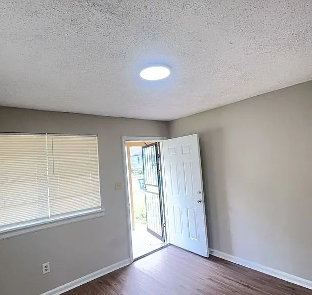 1537 Standridge St — Photo 7