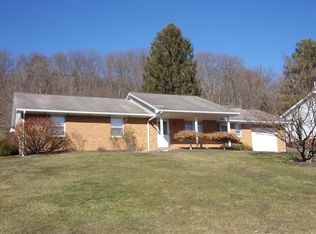 559 Summit Dr, Lewistown, PA 17044