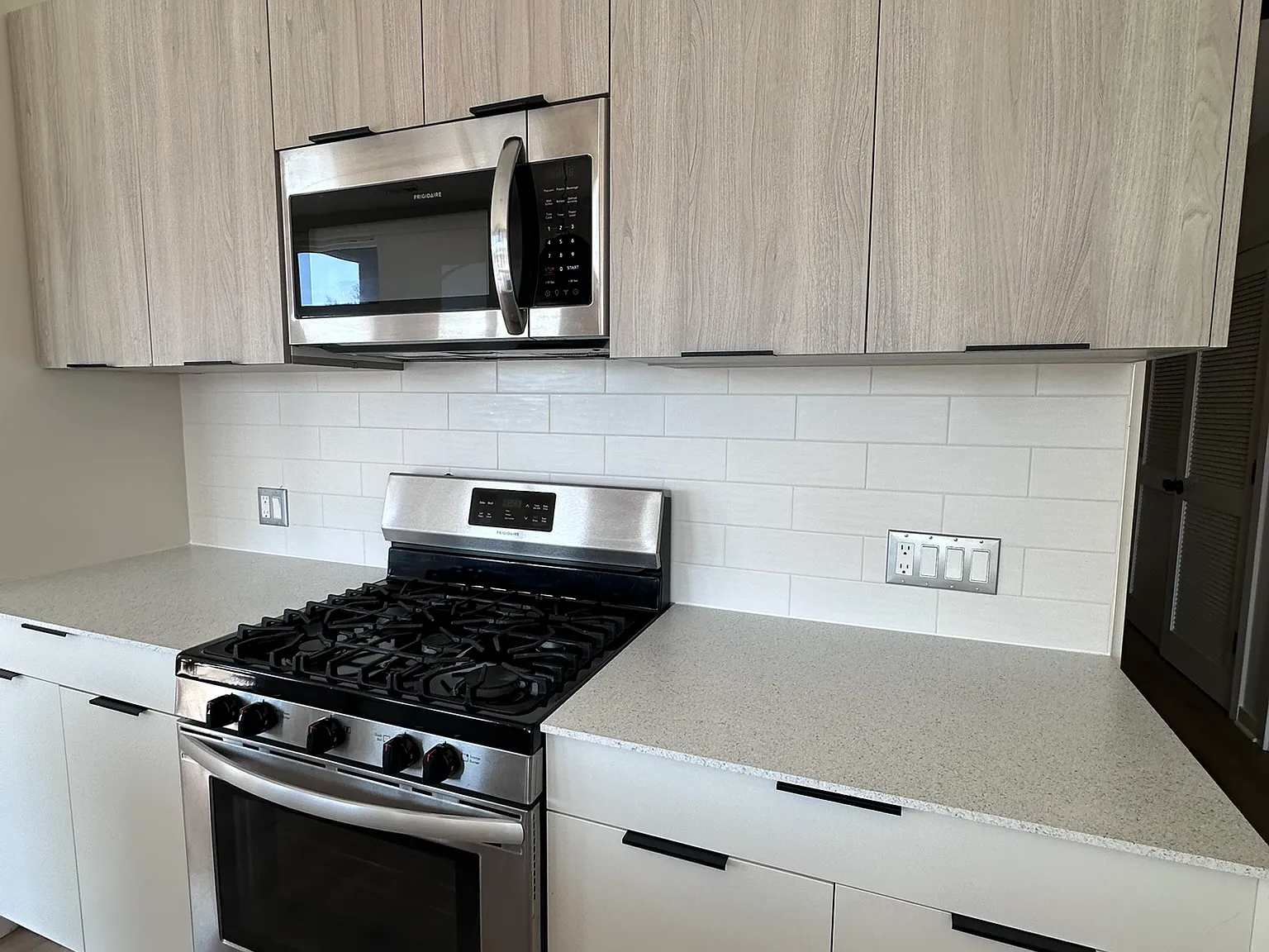 3 bed, 2000 sqft, $3,150 — Photo 3