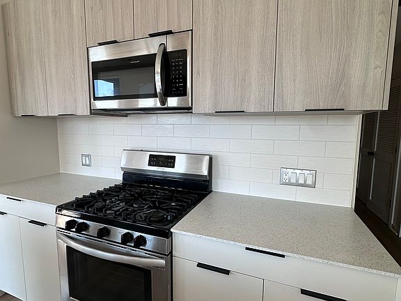 3rd image of 3207-205 N Narragansett Ave