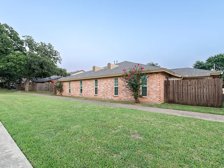 756 E Pecan St #756 — Photo 1