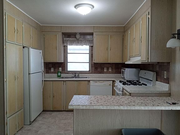 3rd image of 120 San Carlos Dr