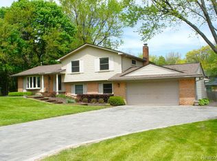 1616 Mark Hopkins Rd, Bloomfield Hills, MI 48302