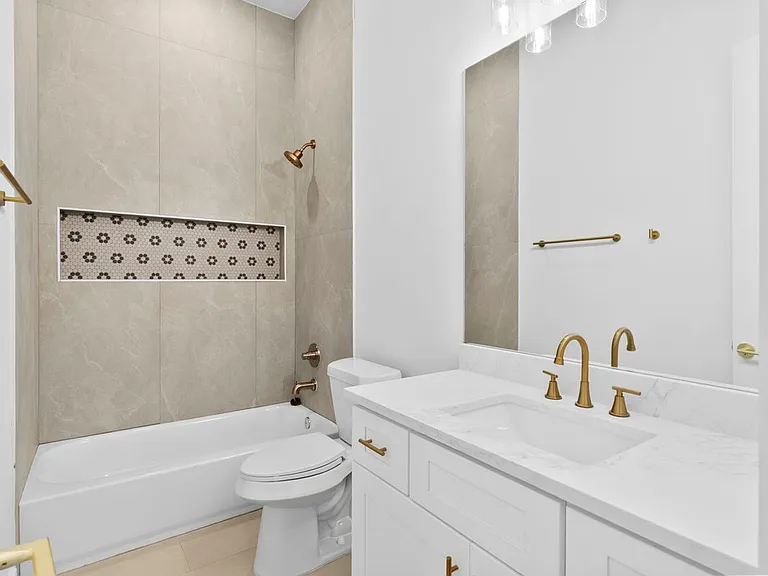 819 N Loop #A — Photo 24