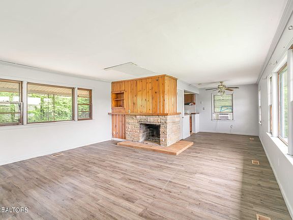 4th image of 103 Aurora Ln