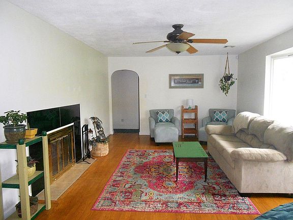 3rd image of 1315 Robinwood Dr