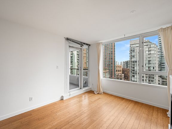 4th image of 822 Seymour St