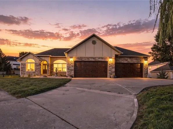 417 SE Hackamore Ct, Lees Summit, MO 64082