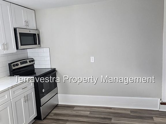 5th image of 223 N 2nd St APT 3