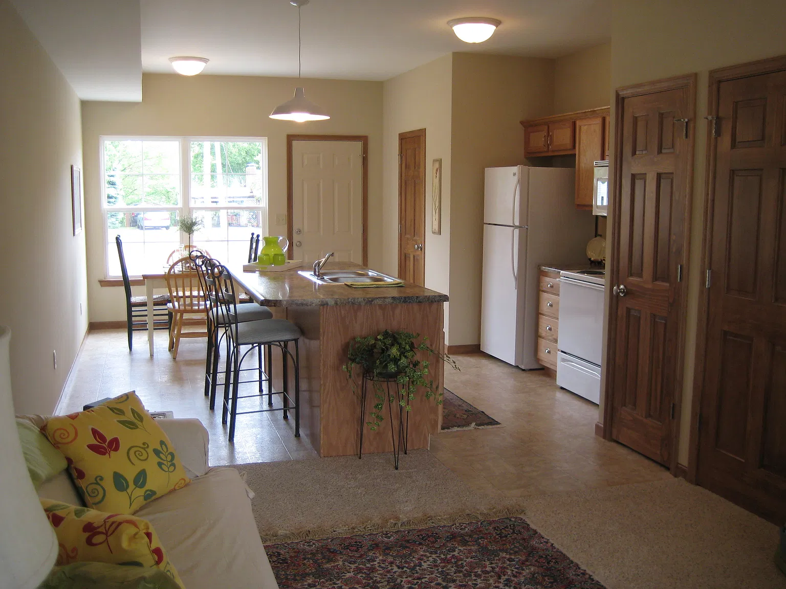 2 bed, 1.5 bath, 1260 sqft, $1,395 — Photo 3