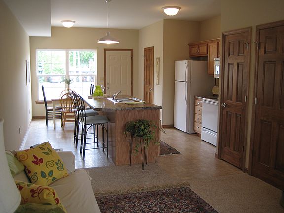 Kitchen/Eating Area