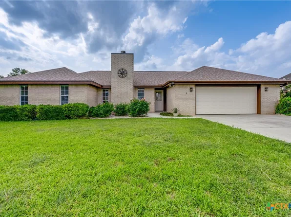 832 Saint James, Seguin, TX 78155