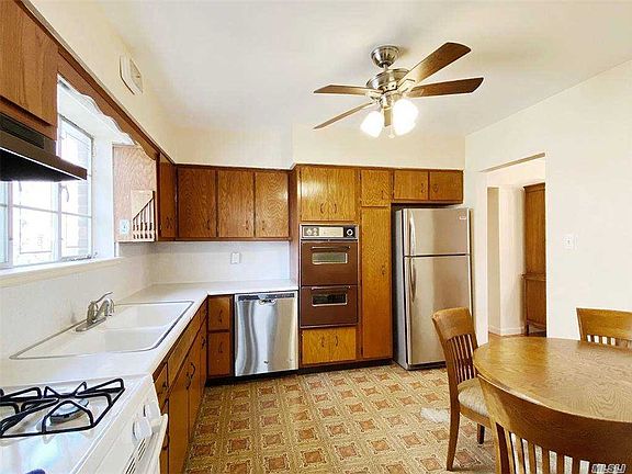 2nd image of 21-33 42nd St
