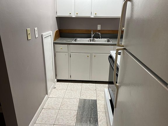 5th image of 147 Davis Mill Ct Unit B