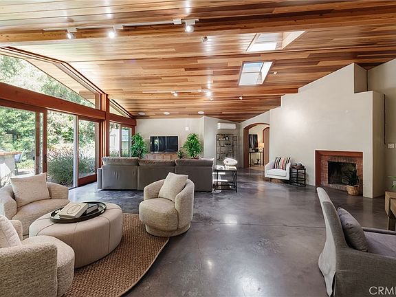 2nd image of 2 Chuckwagon Rd