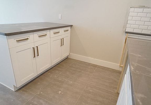 5th image of 352 Willis Ave #2