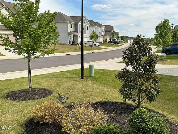 3rd image of 75 Carlton Ln