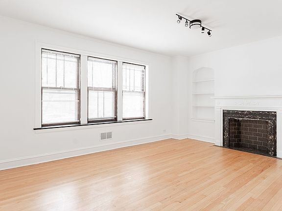 5th image of 5805 N Richmond St #2