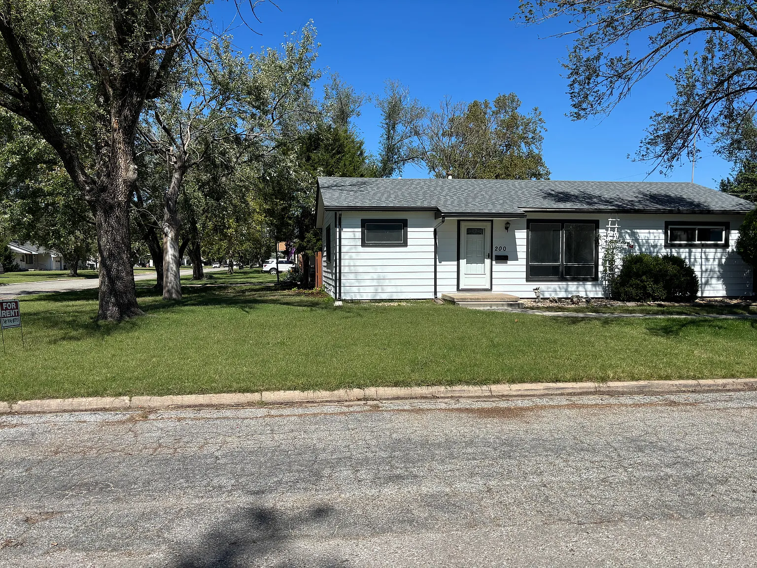 3 bed, 1080 sqft, $1,200 — Photo 2