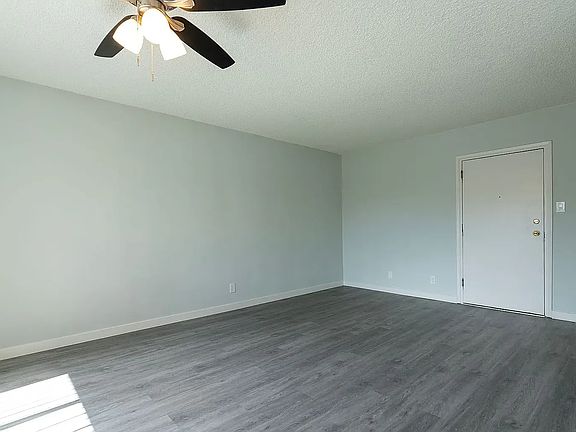 5th image of 6823 Variel Ave APT 1