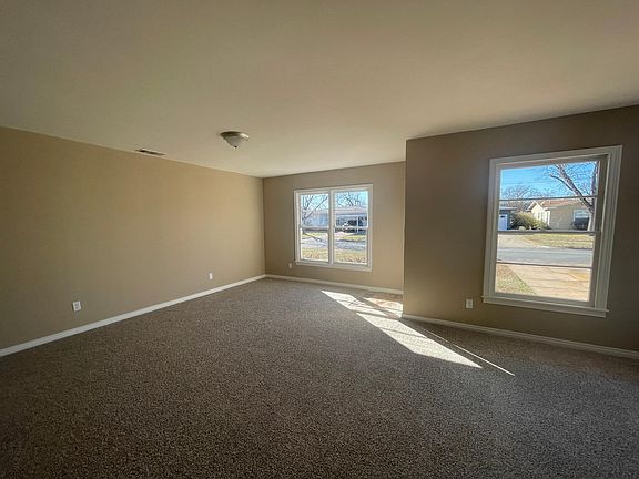 5th image of 901 S San Jose Dr