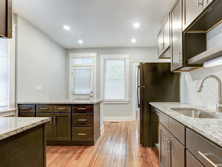 421 Chimborazo Blvd — Photo 7