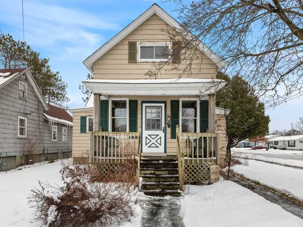 655 Gilmore St, Marinette, WI 54143