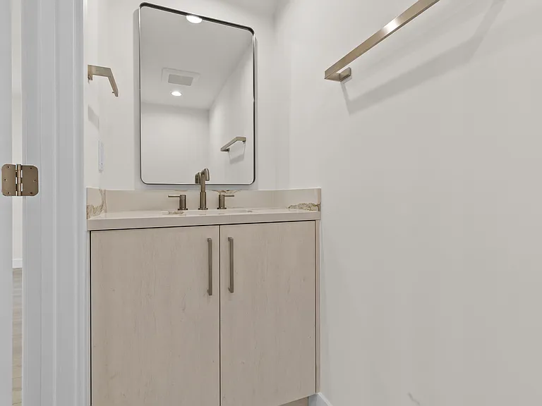 1133 N Maryland Ave #B — Photo 17